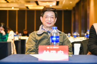 武汉眼科专家付汛安教授：四十载坚守，为眼疾患者点亮希望之光   